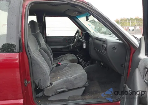 2000 Chevrolet S-10 Ls из США, поврежденный, VIN 1GCCS1956Y8309853